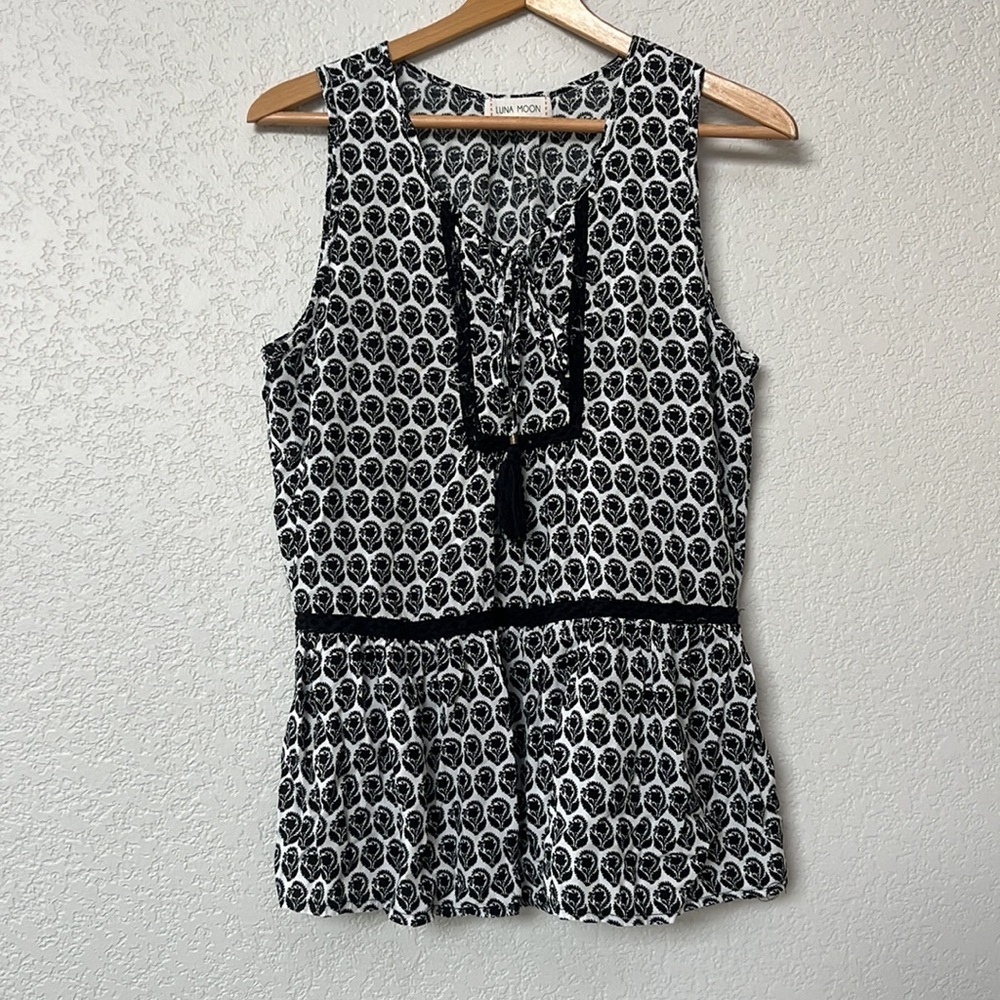 Luna Moon Peplum Tank Top Floral Black and White Size Medium Large